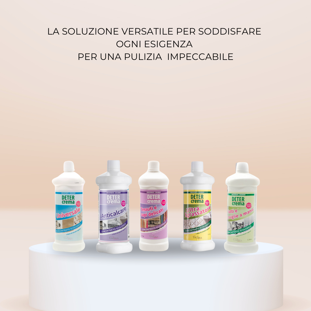 Fotografia di prodotto cinque flaconi di Deter Crema su un piedistallo con etichette Universale, Anticalcare, Tessuti e capi delicati, Ultra Sgrassatore, Piatti e stoviglie a mano