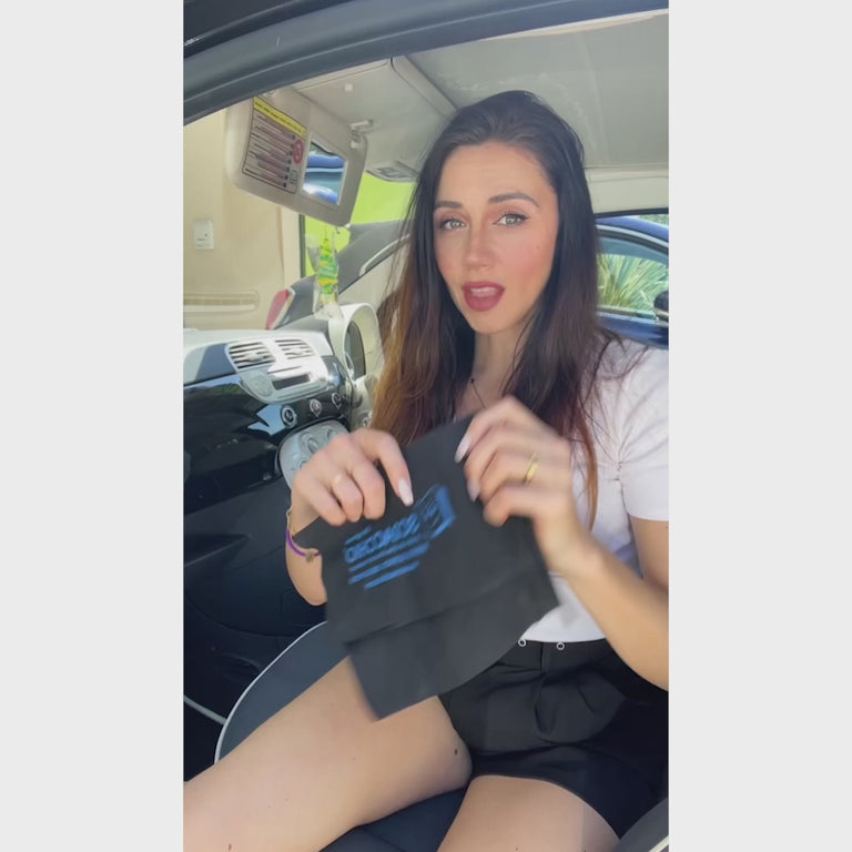 Scracchio, il Panno in microfibra per auto e per tutte le superfici, rende le pulizie semplici e veloci.